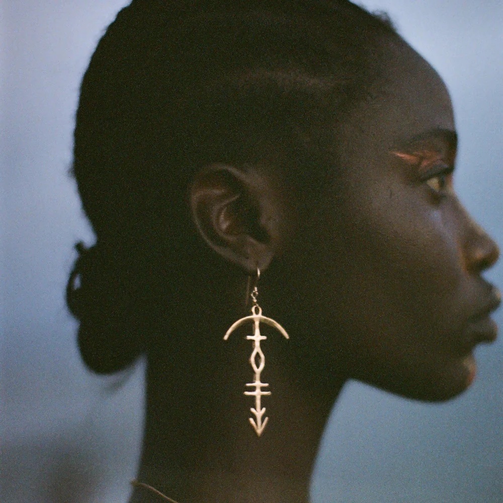 Catering life bronze hoku earrings